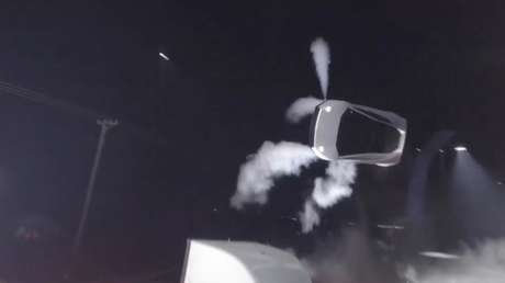 ACROBACIAS INCREÍBLES: Tesla presenta su 'coche volador', que parece sacado de la ciencia ficción (VIDEOS)