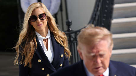 Trump despide a su portavoz en cinco días: el dudoso currículo y el debut que desataron la polémica