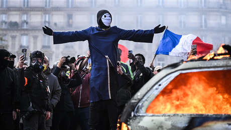 "Serán perseguidos y castigados": El primer comentario de Macron ante el caos de las incendiarias protestas en Francia