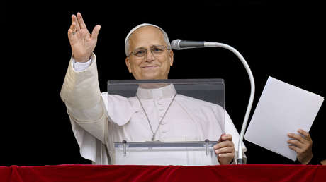 El papa León XIV reaparece ante miles de fieles en el Vaticano tras su operación