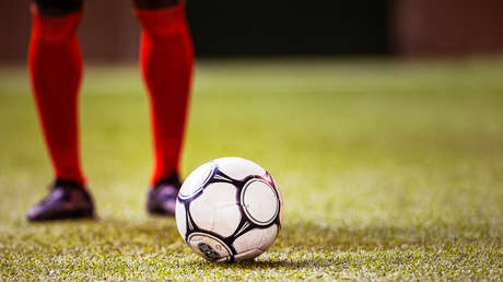 Futbolista muere tras descompensarse en pleno partido