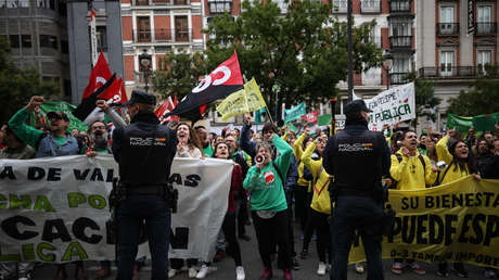 Cortes de vías, boicot y represión policial: las protestas por la educación colapsan Madrid