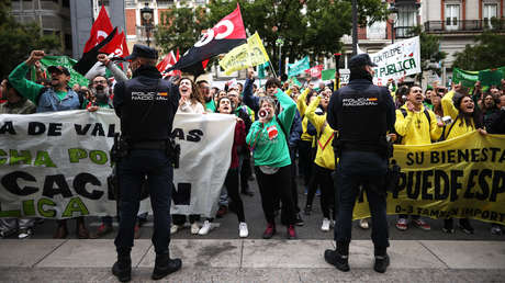 Cortes de vías, boicot y represión policial: las protestas por la educación colapsan Madrid