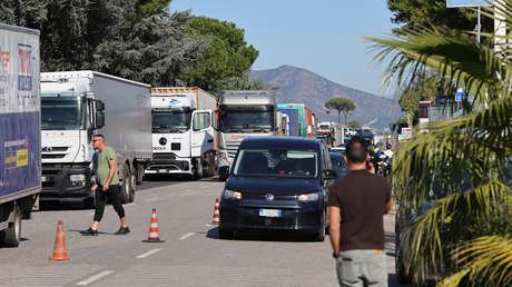 ¿Sin alimentos frescos ni combustibles?: bloqueos de camioneros provocan caos en Italia