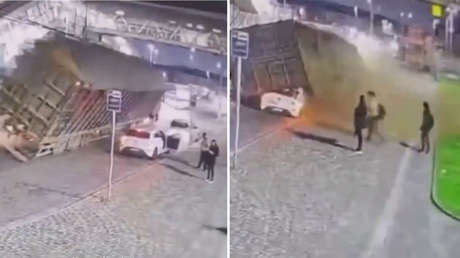 Un camión volcado, dos autos aplastados y cero muertos: así fue el increíble accidente en Brasil (VIDEO)