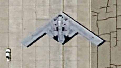FOTO: Una imagen satelital revela el tamaño real del bombardero secreto B-21 Raider de EE.UU.