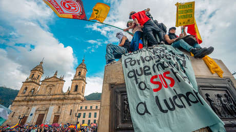 ¿Batalla contra el 'wokismo'? La cruzada de censura que desata protestas en Colombia