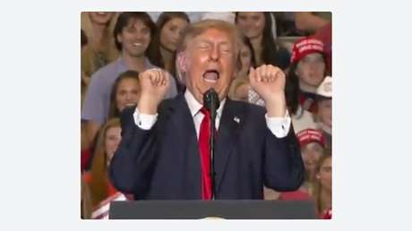 VIDEO: El gesto y el gemido perturbador de Trump ante el público en pleno mitin