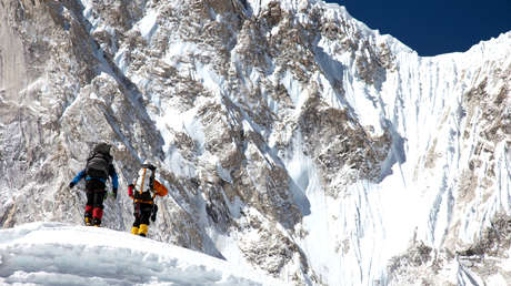 Alpinistas rusos se contagian con un virus desconocido en el Everest
