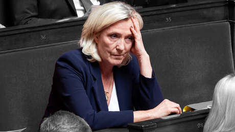 "Ya no tiene el control": Le Pen exige la salida del Gobierno francés