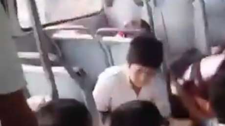 Atacan a balazos un autobús escolar repleto de niños en México (VIDEO)