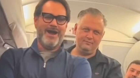 'Música celestial': cantantes de ópera sorprenden a pasajeros en un avión (VIDEO)