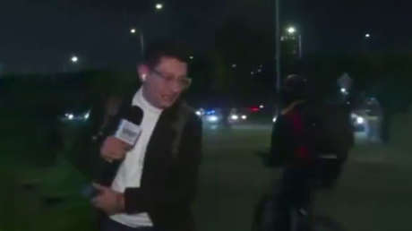 VIDEOS: Periodista sufre dos intentos de robo en segundos en plena transmisión