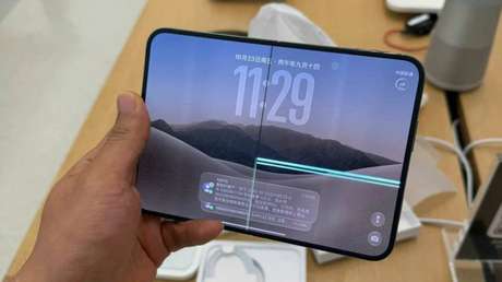 "Seis horas de vida de pantalla": usuarios fustigan el estreno del iPhone plegable