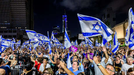 Decenas de miles de israelíes protestan contra Netanyahu antes de las elecciones (VIDEOS)