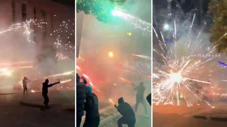 VIDEO: Manifestantes usan fuegos artificiales como armas contra la Policía en protestas en país europeo