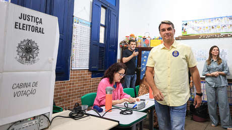 "Momento de un cambio real": Bolsonaro emite su voto en la segunda vuelta de las presidenciales en Brasil