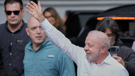 "La gente no elegirá a un mentiroso": Lula arremete contra Flávio Bolsonaro en plena jornada electoral