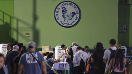 TSE de Brasil suspende el escrutinio de votos