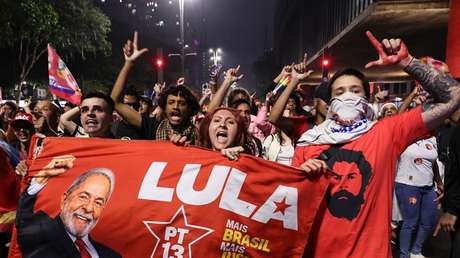 VIDEOS: La avenida Paulista se tiñe de rojo en respaldo a Lula
