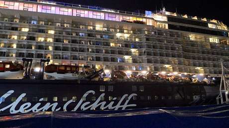 VIDEOS: Un crucero con miles de personas a bordo colisiona con dos buques portacontenedores