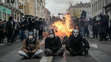 Gobierno francés habría preparado el bloqueo de redes sociales debido a las protestas