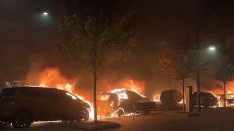 Manifestantes desatan el caos en España e incendian varios vehículos (VIDEOS)