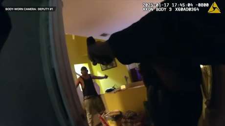 Policía abate a un hombre armado y luego descubre que su pistola estaba descargada (VIDEO)
