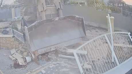 MOMENTO en que el Ejército israelí demuele por completo una casa en el Líbano