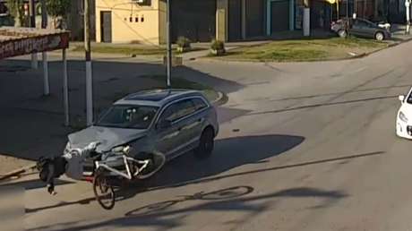 VIDEO: Jubilado atropella a toda velocidad a un adolescente y lo deja en estado de gravedad