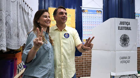 El vuelo que traslada a Flávio Bolsonaro y su familia sale de Ecuador rumbo a EE.UU.