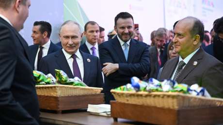 VIDEO: Putin obsequia helado ruso a los participantes de la Cumbre Rusia-África