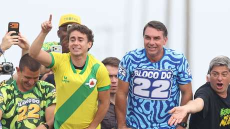Flávio Bolsonaro se declara "verdadero presidente electo" desde EE.UU.
