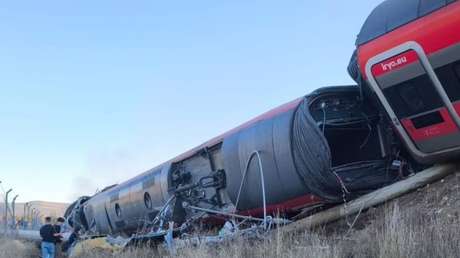 Exponen las principales hipótesis detrás del mortal accidente ferroviario en España