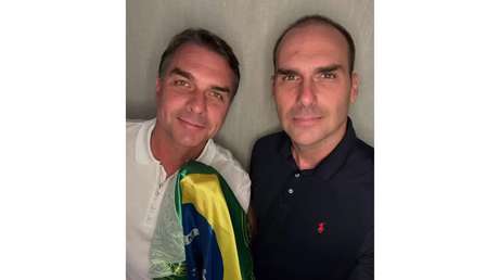 Hermano de Flávio Bolsonaro publica una foto juntos desde EE.UU.