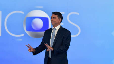 Flávio Bolsonaro podría obtener la residencia permanente en EE.UU. mediante un proceso acelerado