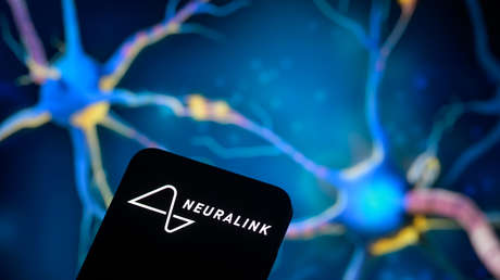 Neuralink permite a un paciente convertir sus pensamientos en voz casi al ritmo del habla normal