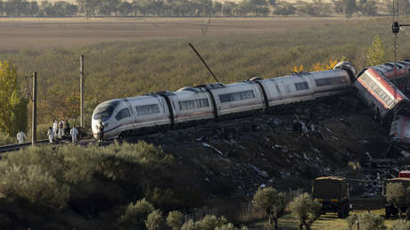 Ministro de Transportes descarta dimitir tras el mortal choque de trenes en España
