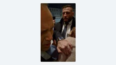 Jueza del Tribunal Constitucional de Polonia invita al presidente a reunirse y luego le bloquea la entrada (VIDEO)