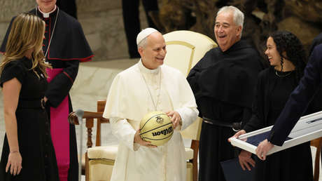 Ni el papa puede resistirse a un balón: la inesperada demostración de destreza de León XIV (VIDEO)