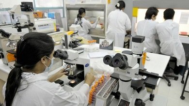 Médicos españoles crean un gel que impide la transmisión del VIH