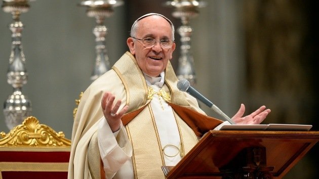 El papa tacha el capitalismo de "nueva tiranía" y cree que "no compartir, es robar"