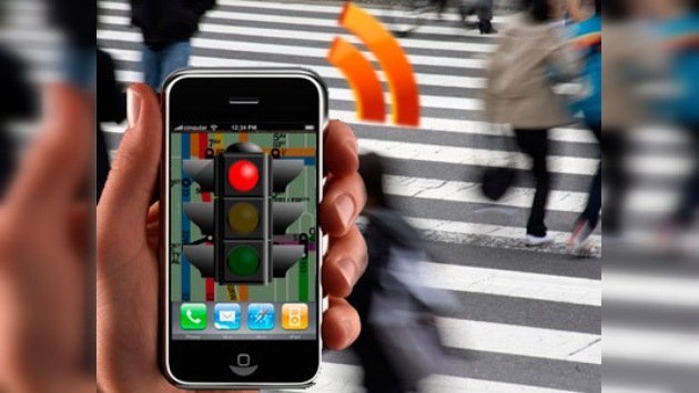 iPhone da la mano a los ciegos para cruzar la calle
