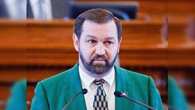 Congresista se disculpó por "broma" sobre indocumentados