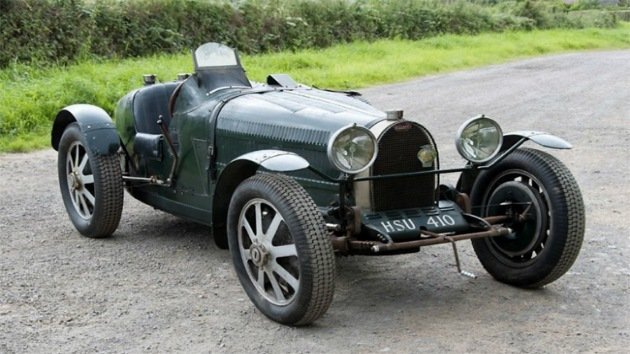 400.000 dólares por una réplica de Bugatti olvidada bajo la basura