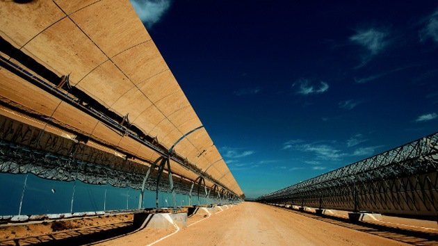 Inauguran la mayor planta solar del mundo en Emiratos Árabes