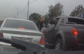 Cómo hablarle a un conductor agresivo