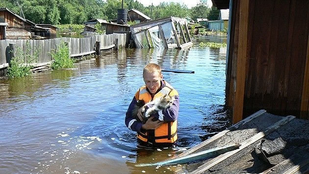 Fotos y video: Miles de afectados tras fuertes inundaciones en el Lejano Oriente ruso