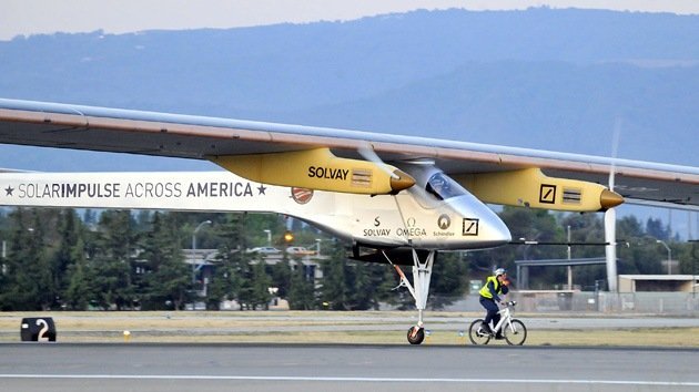 Video: Un avión a propulsión solar inicia el reto de atravesar EE.UU.