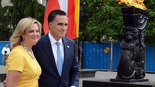 Un portavoz de Romney a los periodistas: "¡Besádme el culo, es un lugar sagrado!"